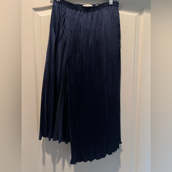 Vince Navy Asymmetrical Pleated Midi Skirt Size XS - Picture 2 of 9